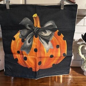 👻  - Happy Halloween - Pillow cover. 18 x 18 New! Zips open and closed
